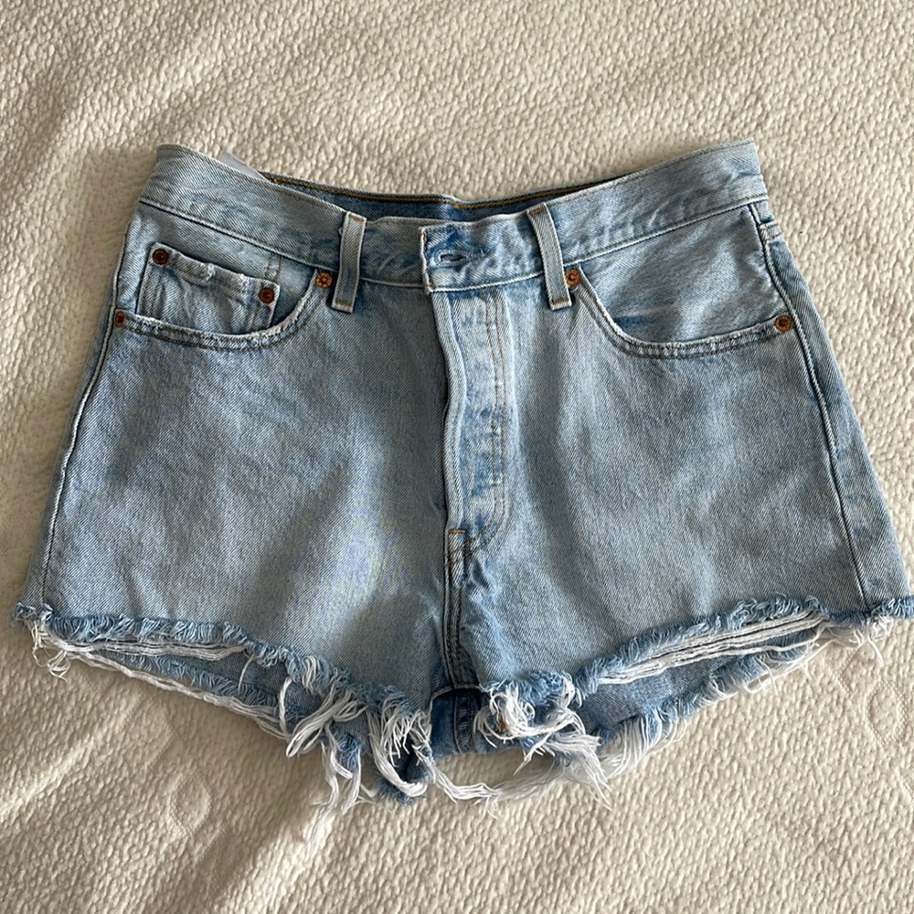Levi’s denim high waist shorts 29 w like new